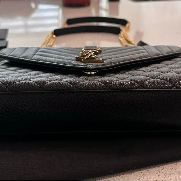 Authentic Saint Laurent Triquilt Medium YSL Shoulder Bag in Grained Leather. - Picture 9 of 13